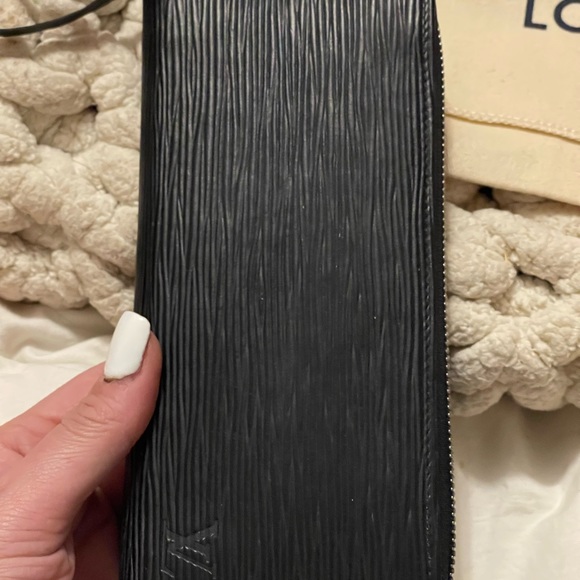 🚫SOLD🚫Louis Vuitton Clemence Epi Noir Wallet - Picture 5 of 12